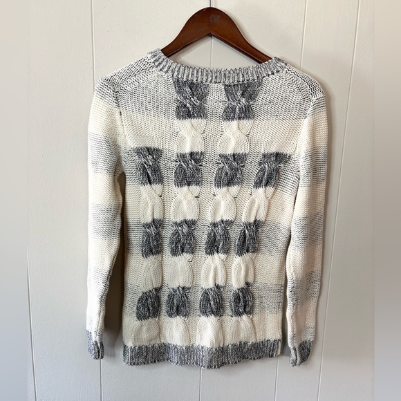 J Crew cable knit cream blue crewneck chunky sweater size XS - Picture 4 of 4